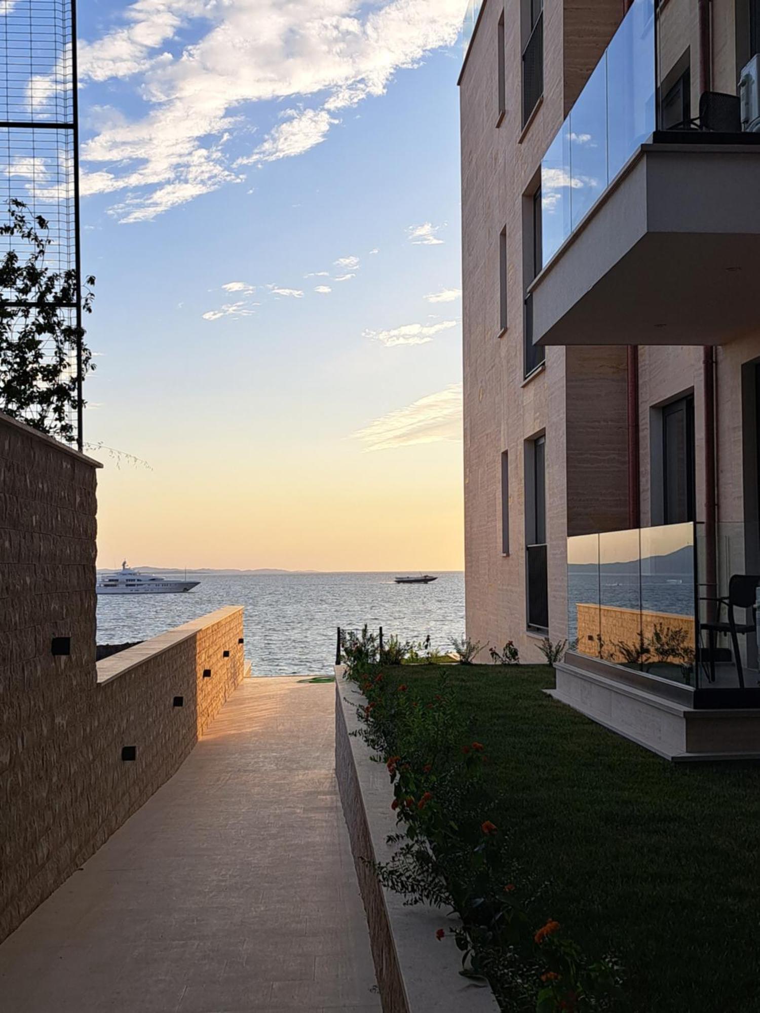 Mamani Apartments Saranda Exterior photo